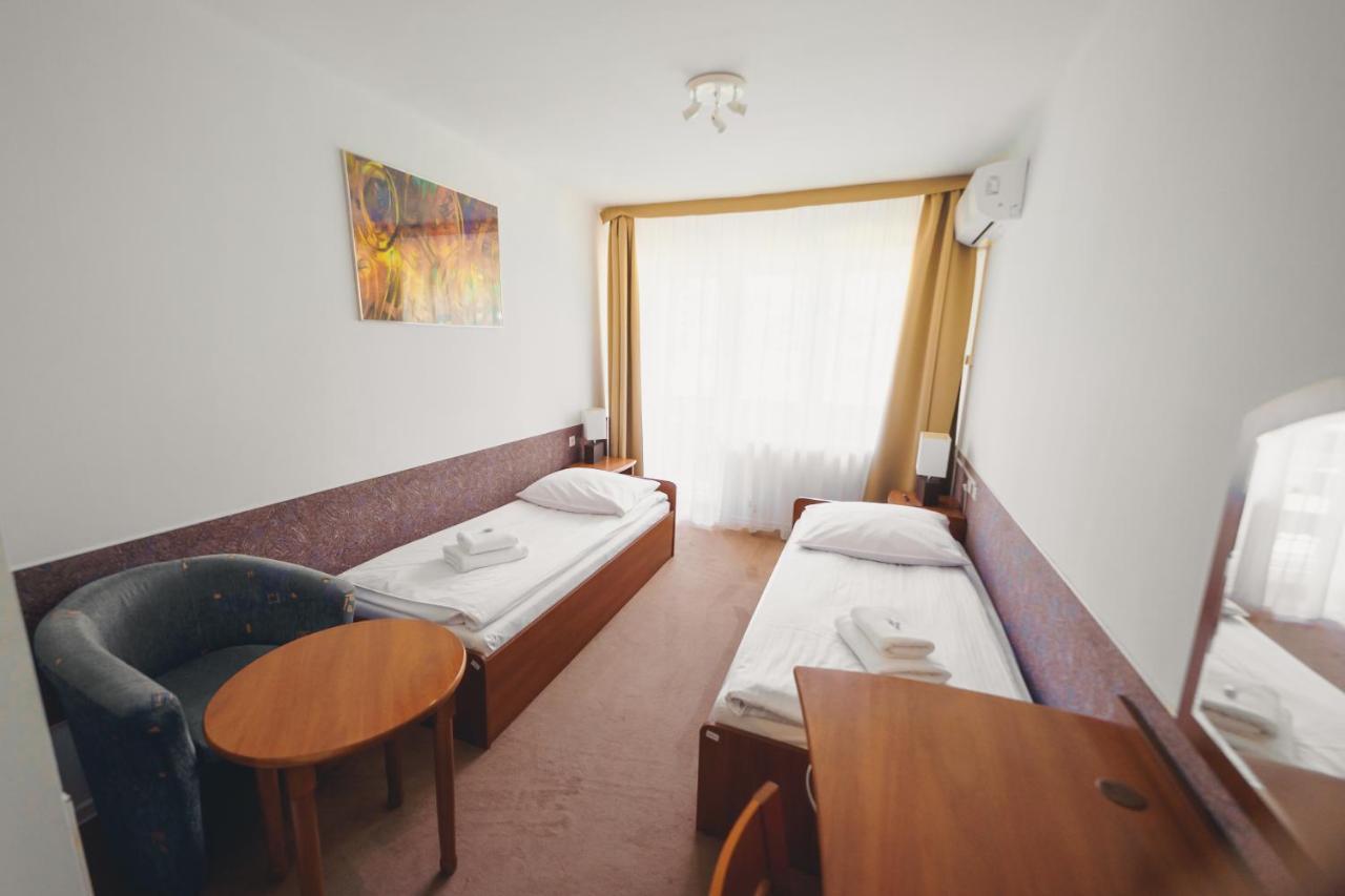 Elita Hotel & Restauracja Iwonicz-Zdroj Exterior photo